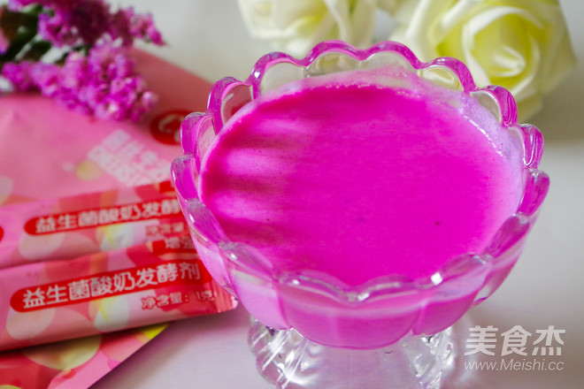 Yogurt Dragon Fruit Milkshake recipe