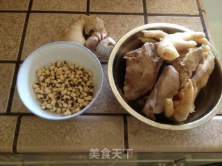 Pork Bone Chicken Foot Eyebrow Bean Soup recipe