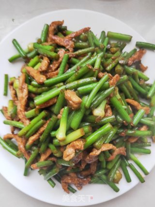 The New Way to Eat Shredded Pork with Garlic Moss and Sweet Noodle Sauce Instead of Soy Sauce. this Way, The Fried Shredded Pork with Garlic Moss is Delicious and Directly Lick The Plate. recipe