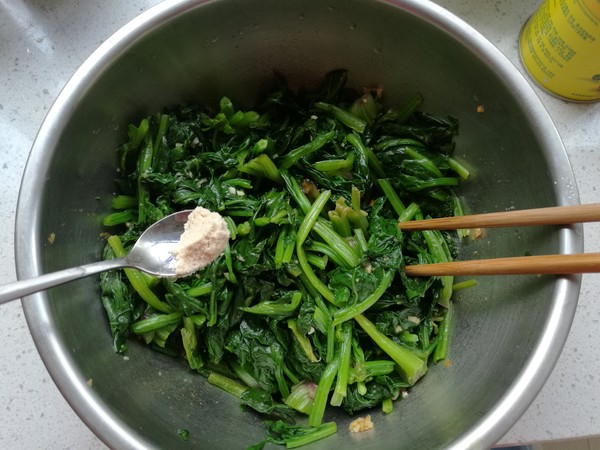 Spinach with Sesame Nuts recipe