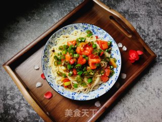 Tomato and Green Pepper Topped Noodles recipe