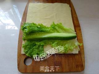 Spicy Scallop and Bean Curd Roll recipe
