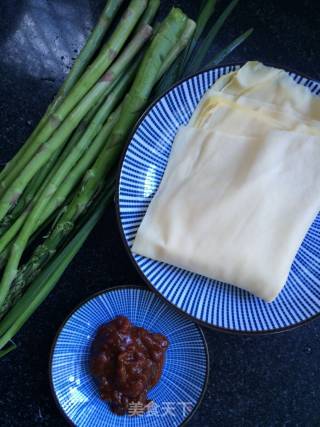 Vegetarian Rolled Asparagus recipe