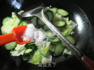 Stir-fried Cabbage with Cucumber recipe