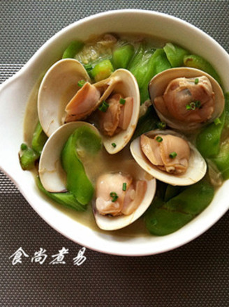 Braised Loofah with Clams