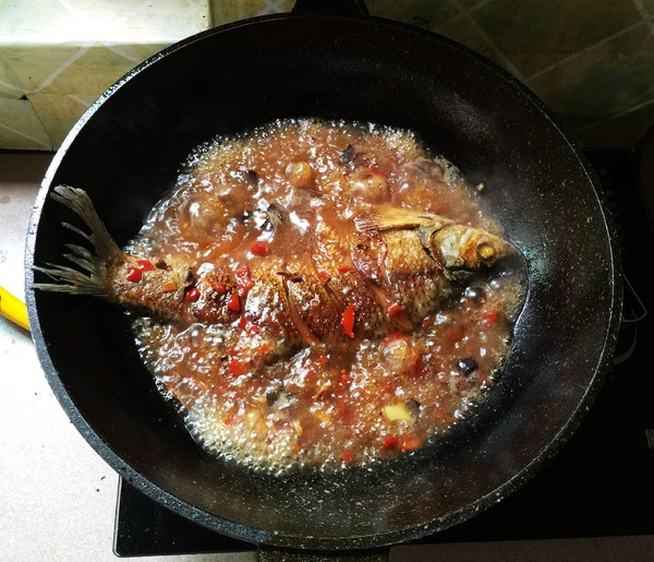 Braised Wuchang Fish with Edamame recipe