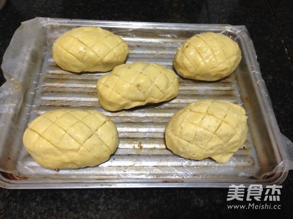 Pineapple Cake with Salted Egg Yolk and Green Bean Paste recipe