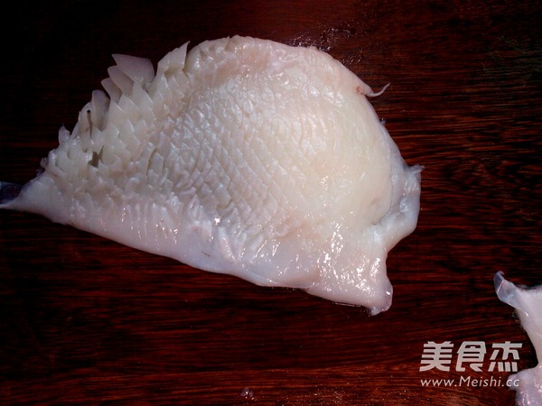 Stir-fried Cuttlefish Flowers with Garlic Stalks recipe