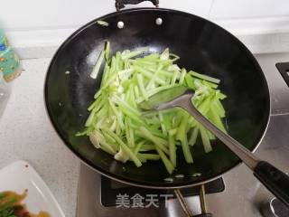 Stir-fried Lily with Celery recipe