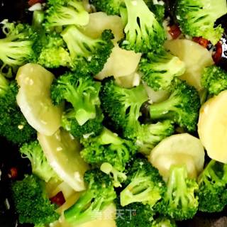 Garlic Broccoli Potato Chips recipe