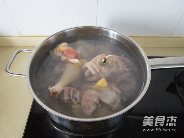 Pork Belly and Bamboo Shoots Stewed Chicken recipe