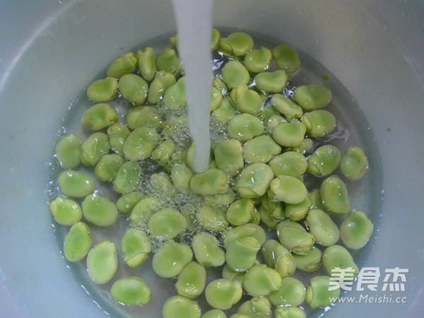 Stir-fried Broad Beans with Leek recipe