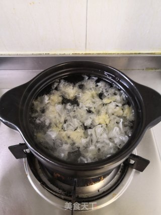 Pear and Tremella Soup recipe