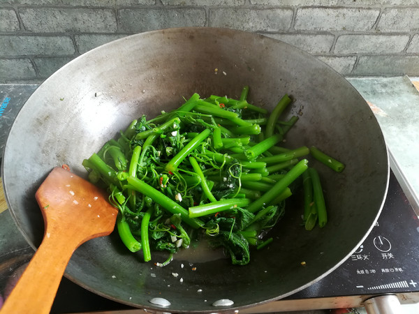 Vegetarian Fried Pumpkin Seedlings recipe