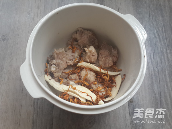 Stewed Pork Bone with Cordyceps Flower and Yam recipe