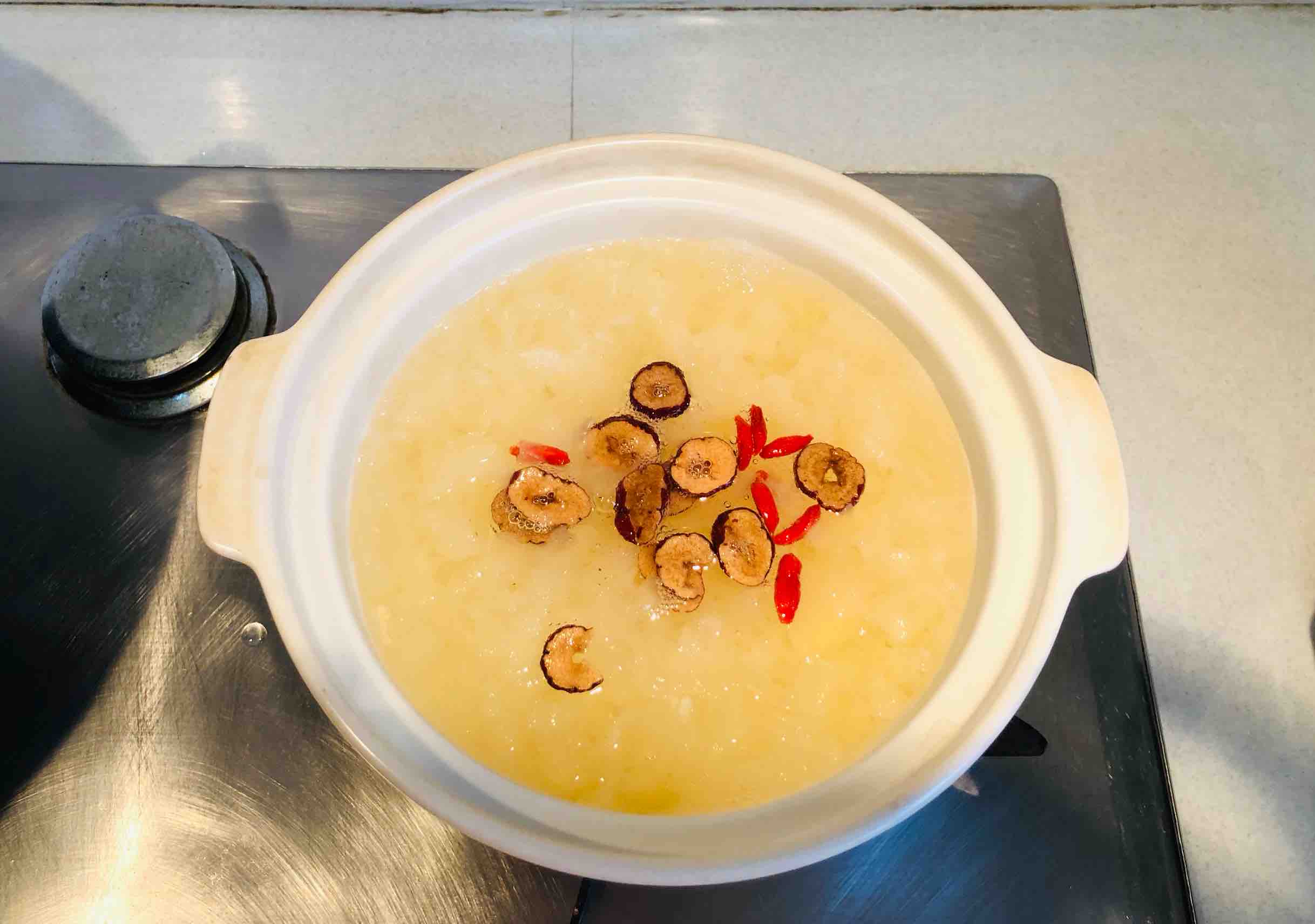 Apple, Red Dates and White Fungus Soup for Beauty and Beauty recipe
