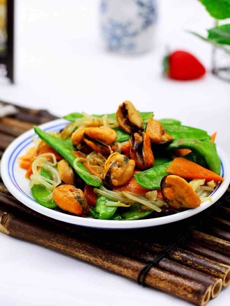 [family Gathering] Fried Snow Peas, Seafood and Bean Sprouts
