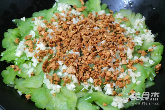 Bitter Melon Mixed with Golden and Silver Garlic recipe