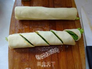 Spicy Scallop and Bean Curd Roll recipe