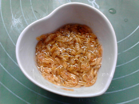 Fried Instant Noodles with Seafood and Carrot recipe