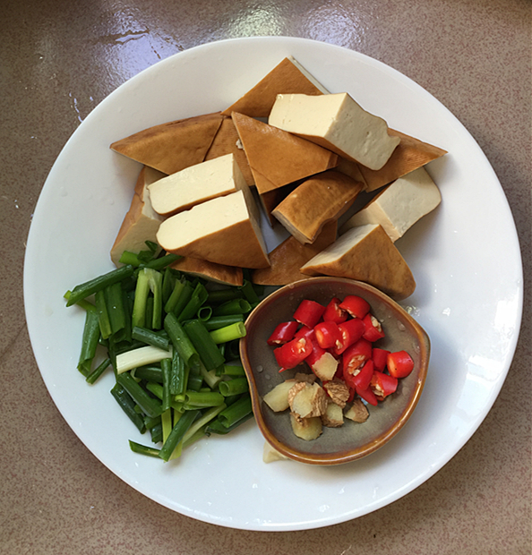 Braised Chicken Nuggets with Smoked Dried Tofu recipe