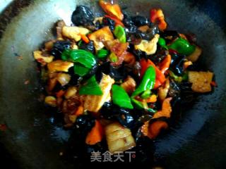 Stir-fried Tofu with Pork Belly and Fungus recipe