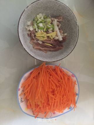 Carrot Shredded Pork Stir-fry recipe