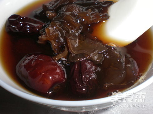 Hawthorn, Black Fungus and Red Date Soup recipe