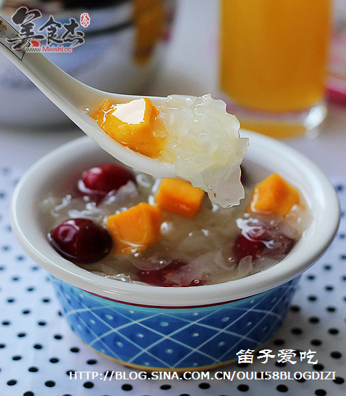 Tremella and Saponin Fruit Soup recipe