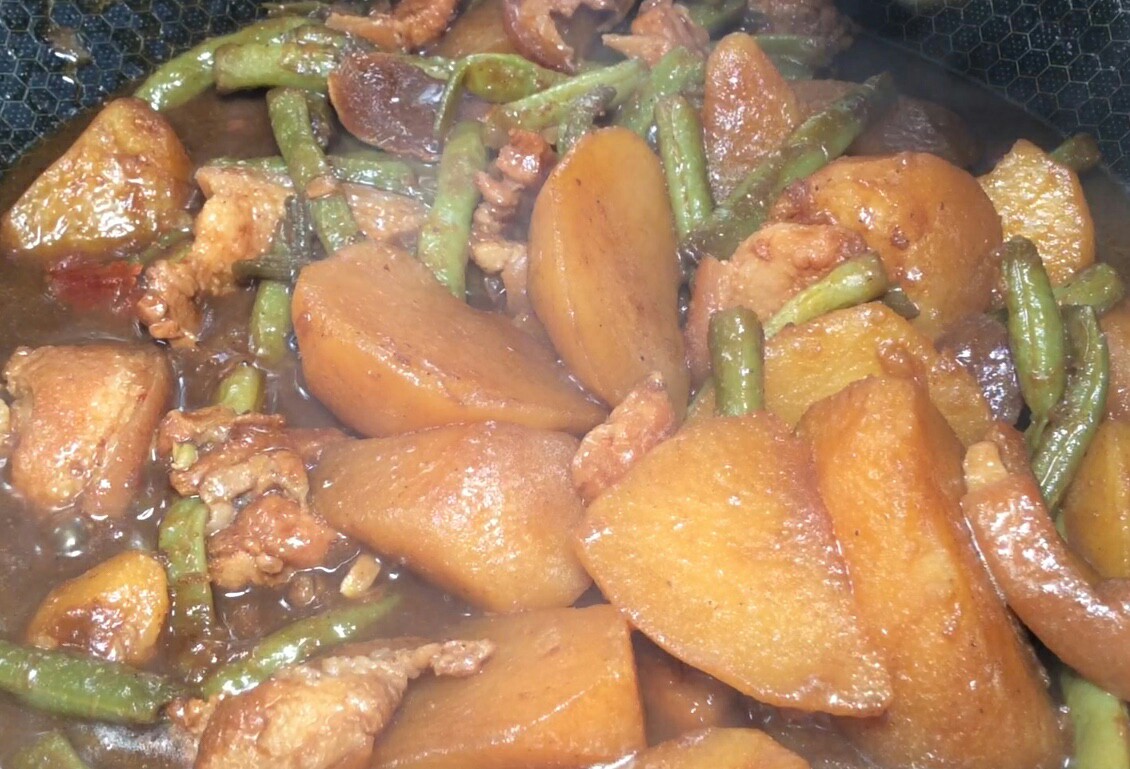 Braised Pork with Beans and Potatoes recipe