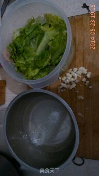 Lettuce with Vermicelli recipe