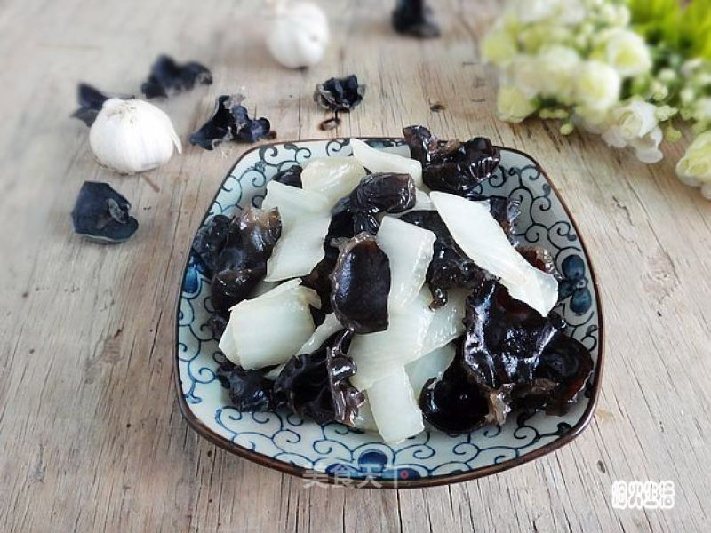 Stir-fried Chinese Cabbage Stem with Black Fungus recipe