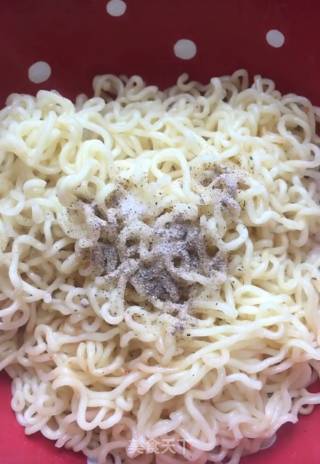 Instant Noodles Ham and Egg Rolls recipe