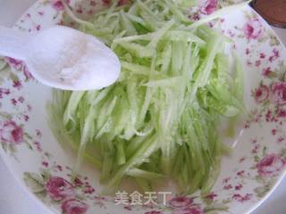 Cucumber Mixed with Egg Shreds recipe