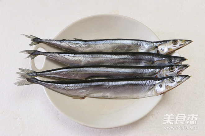 Grilled Saury with Lemon recipe