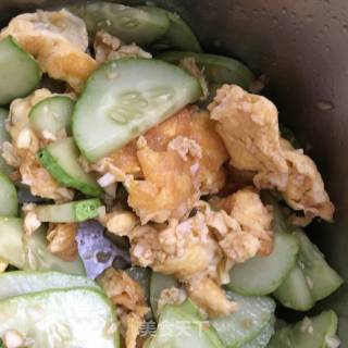 Minced Garlic Fried Egg with Cucumber recipe