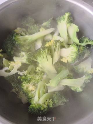 Stir-fried Double Ears with Broccoli recipe