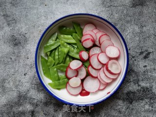 Beef with Snow Peas, Cherry and Radish recipe