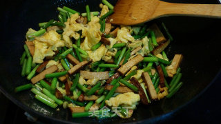 Dried Tofu with Egg Garlic Sprouts recipe