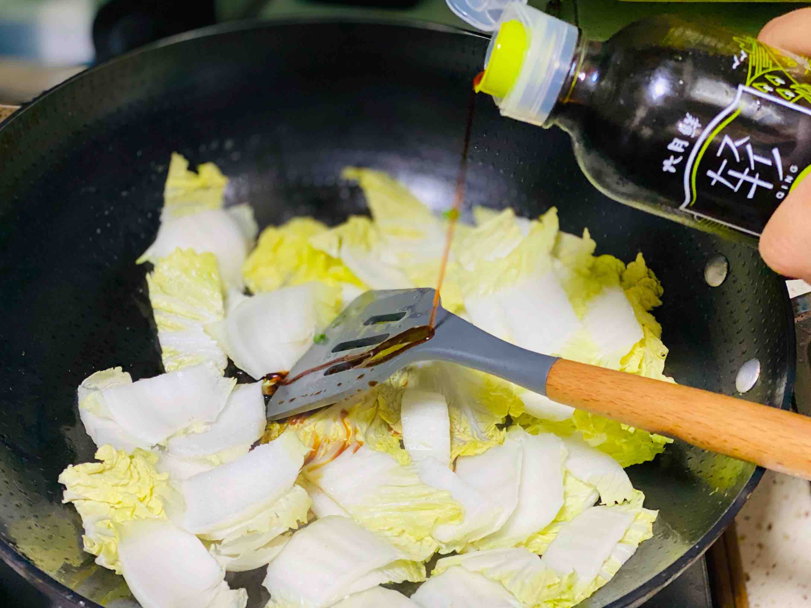 Stir-fried Cabbage with Tofu in Soy Sauce recipe