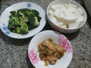 Fried Mustard with Broccoli and Radish recipe