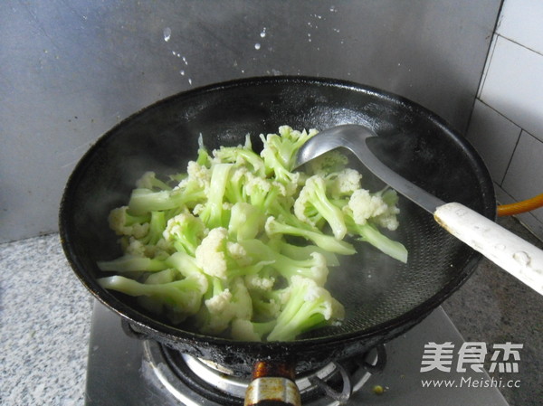 Braised Cauliflower with Dace in Black Bean Sauce recipe