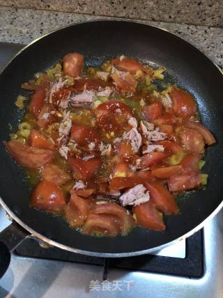 Spaghetti with Tomato and Tuna (spicy) recipe