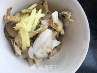 "noodles" Stir-fried Conch Slices Noodles recipe