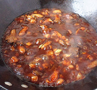 Noodles with Mushroom Diced Pork recipe