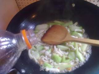 Stir-fried Loofah and White Jade Mushroom recipe