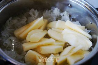 Tremella and Apple Appetizer Soup recipe