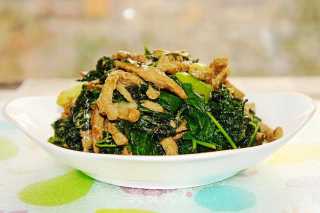 Stir-fried Tenderloin with Acanthopanax Leaves recipe