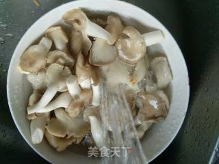 Stewed Grass Carp with Hime Mushroom recipe