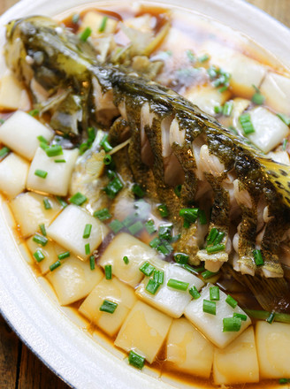 Steamed Mandarin Fish with Rice Cake recipe